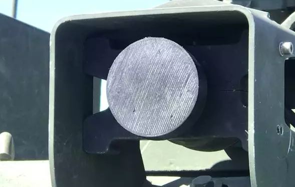 士兵們在2017年的Pacific Pathways演習(xí)期間使用R-FAB在四小時內(nèi)為Stryker車輛打印相機(jī)鏡頭蓋 士兵們在2017年的Pacific Pathways演習(xí)期間使用R-FAB在四小時內(nèi)為Stryker車輛打印相機(jī)鏡頭蓋